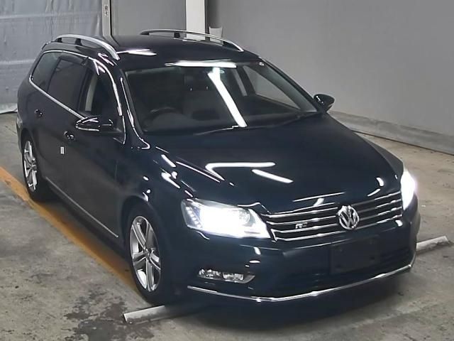 544 Volkswagen Passat variant 3CCAX 2015 г. (ZIP Tokyo)